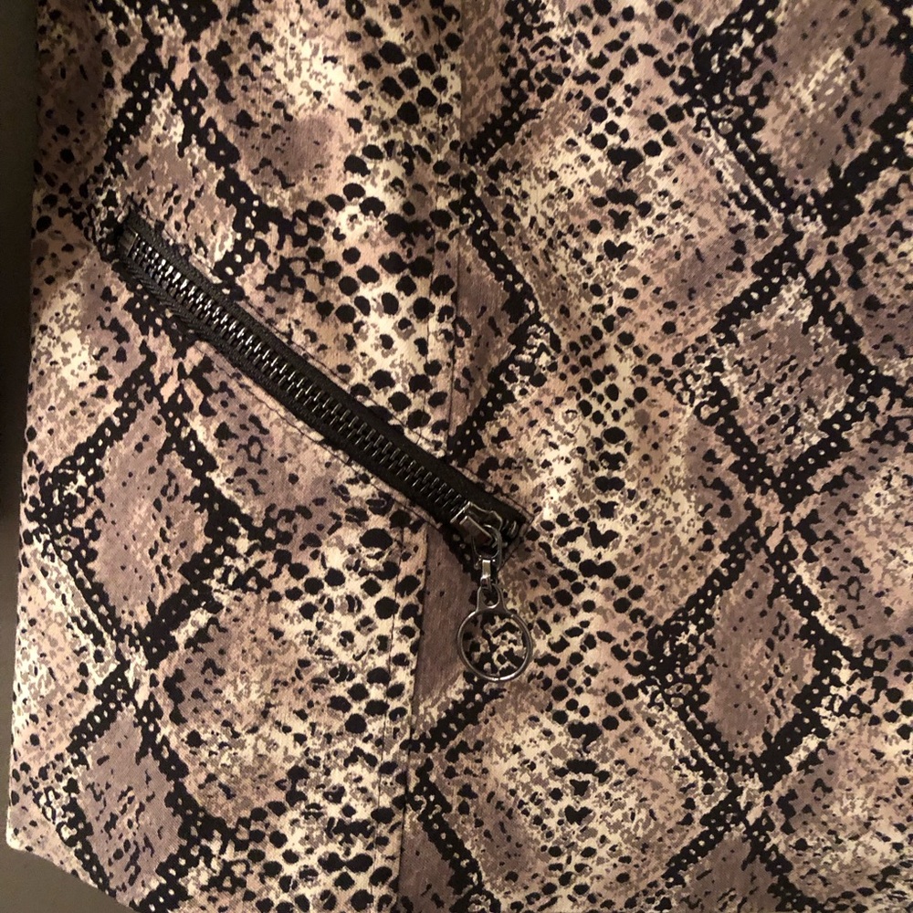 🇨🇦Joseph Ribkoff Python Print Zippered Jacket Size 12 - Picture 7 of 8
